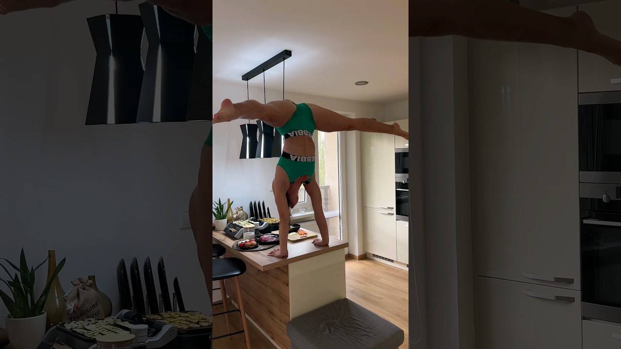 fun while cooking 😊 #fitnessmotivation #gymrat #gymmotivation #handstand #fitness 2 fun while cooking fitnessmotiva