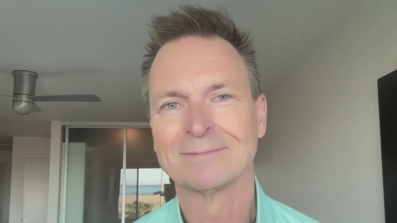phil keoghan host of the amazing