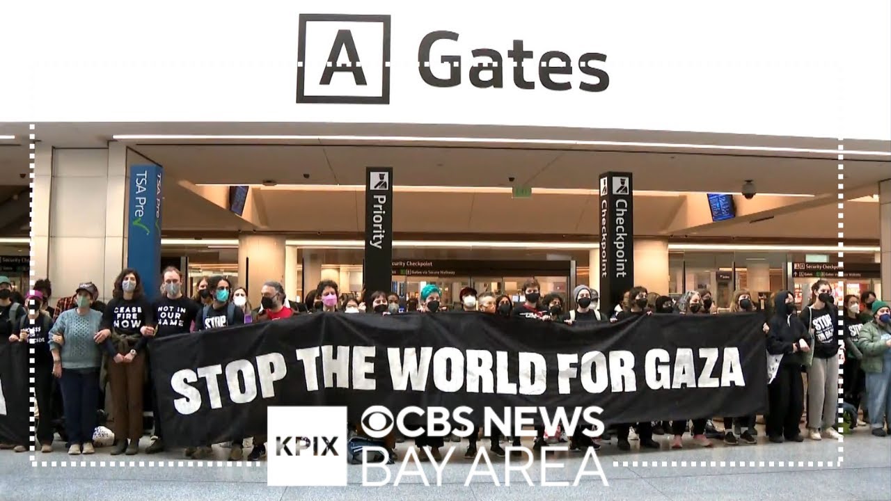 pro palestinian protesters block
