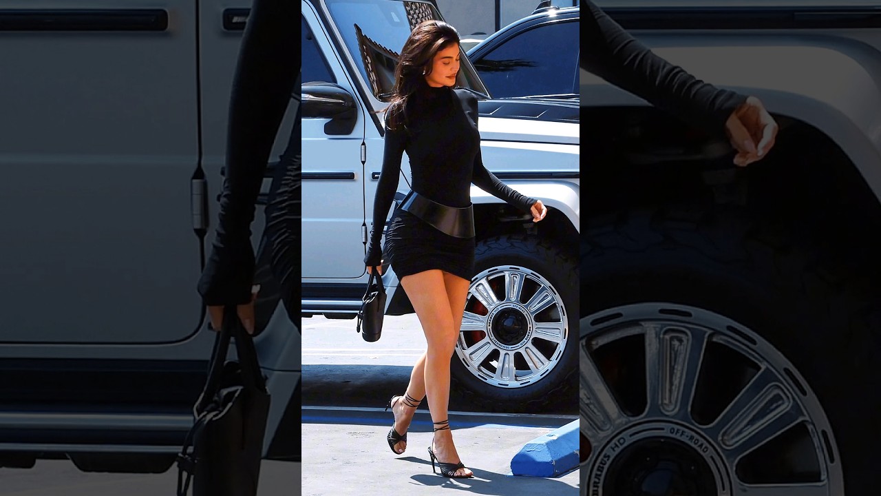 Street Style - Kylie Jenner - Los Angeles đMarch 21, 2024. 1 street style kylie jenner los an