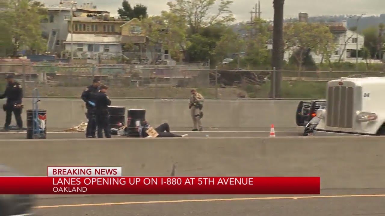 880 traffic flowing again as protesters cleared from freeway 2 880 traffic flowing again as pro