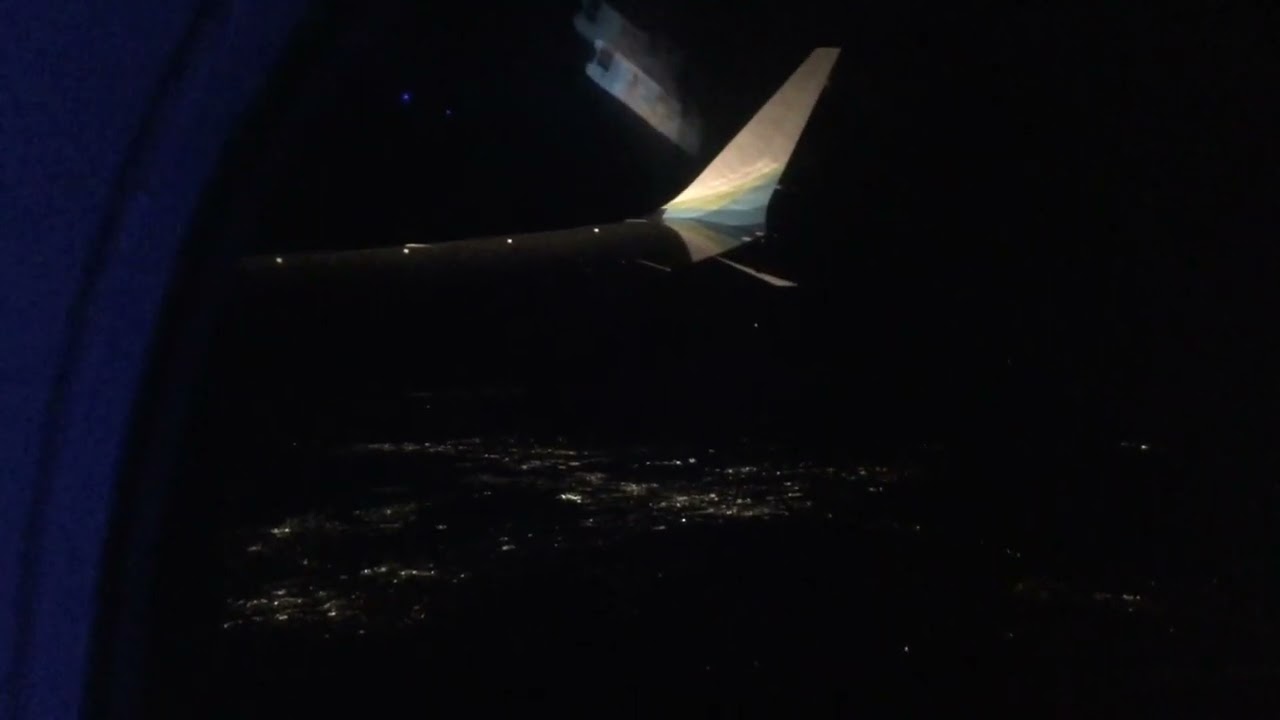 alaska airlines taking off from