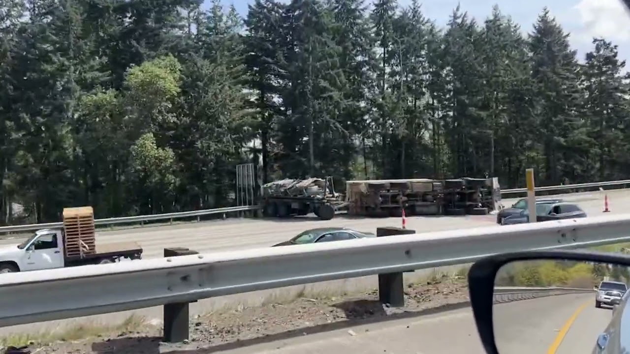 Crash involving military vehicles near Federal Way clears after 5 hours 2 crash involving military vehicle