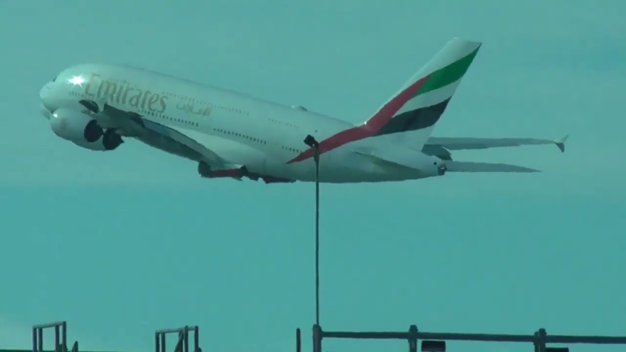 emirates airbus a380 842 taking