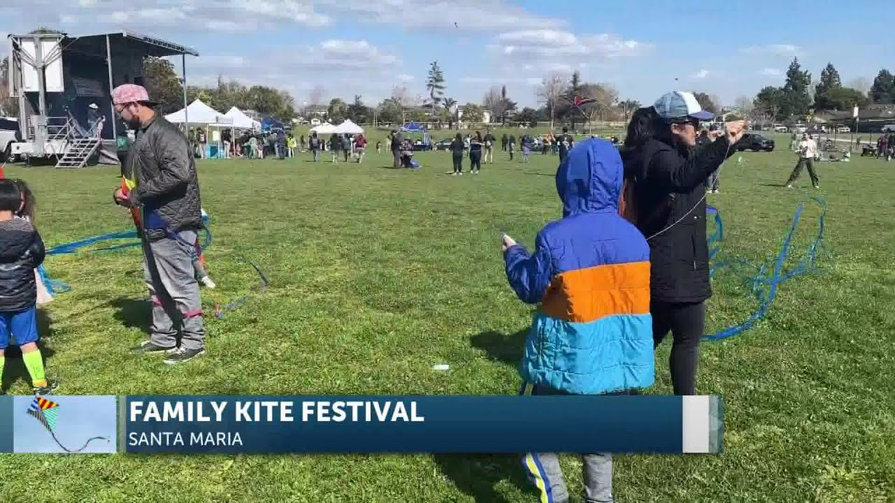 People gathered in Santa Maria for the Free Family Kite Festival 2 people gathered in santa maria f