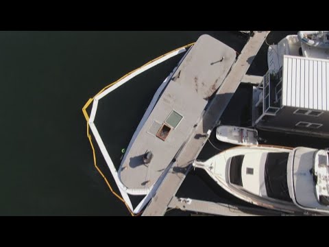 Tugboat-turned-home sinks in South Lake Union, spilling over 100 gallons of diesel fuel 2 tugboat turned home sinks in sou