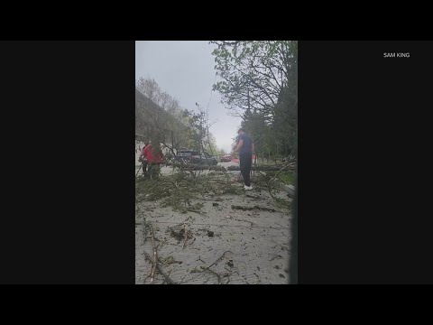 winds cause scattered power outa