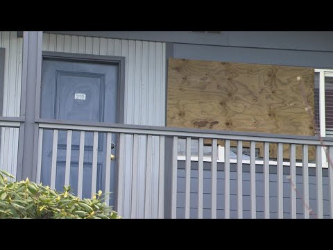 woman accused of hitting man wit