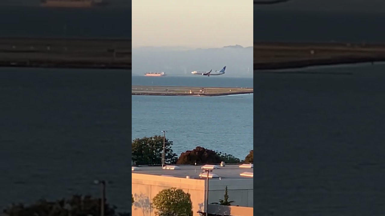 airplane landing at san francisc