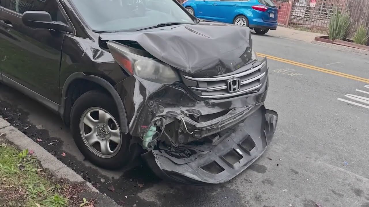 Car totaled after ICE pursuit in Oakland 2 car totaled after ice pursuit in