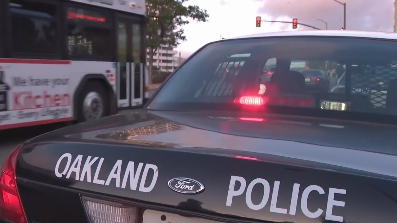 Oakland police preparing for city’s Super Bowl watch party 2 oakland police preparing for cit