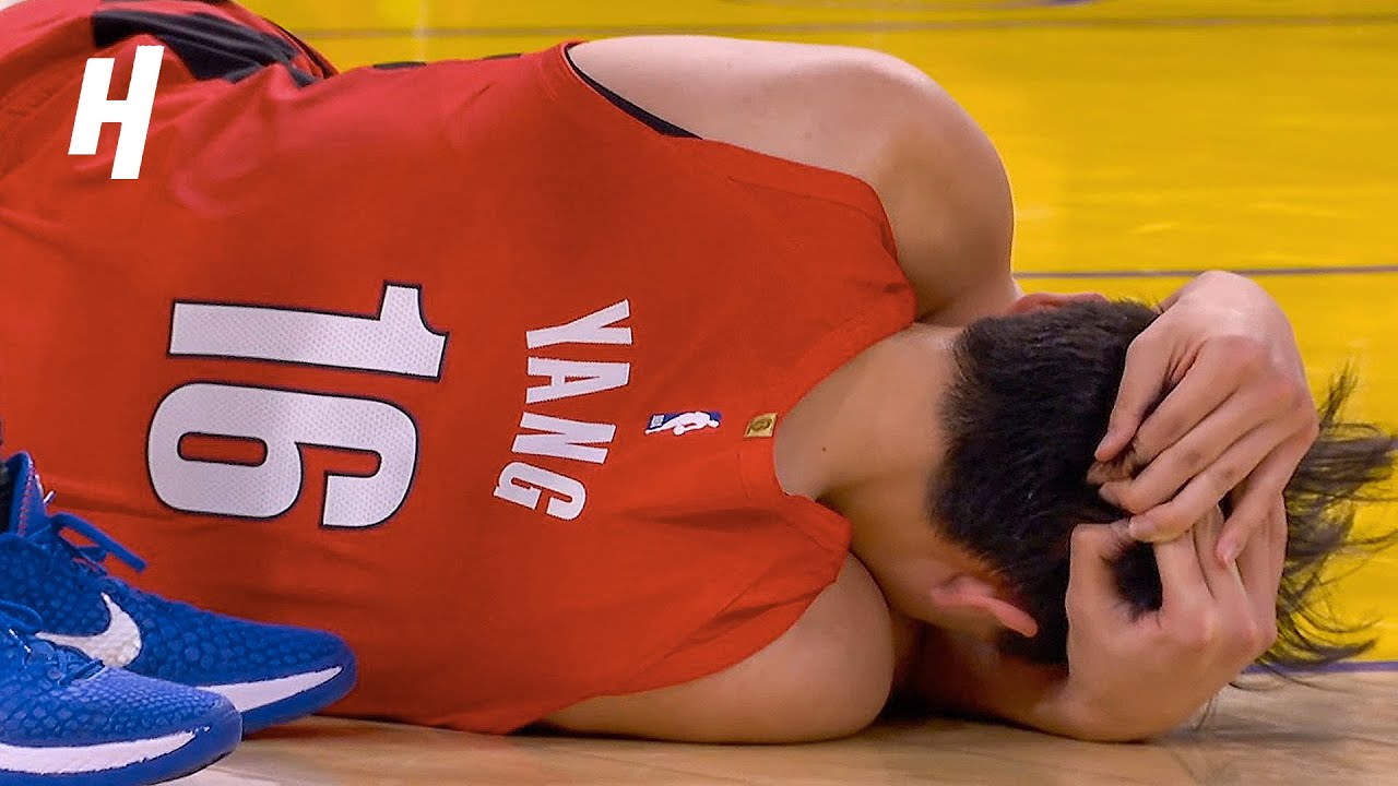 yang hansen heads to locker room after head injury vs warriors f09f98ac