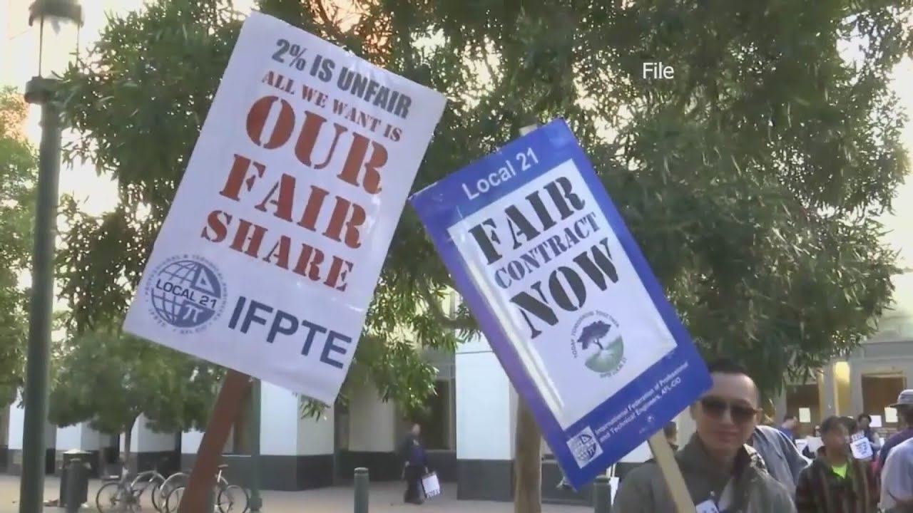 oakland city workers push to dec