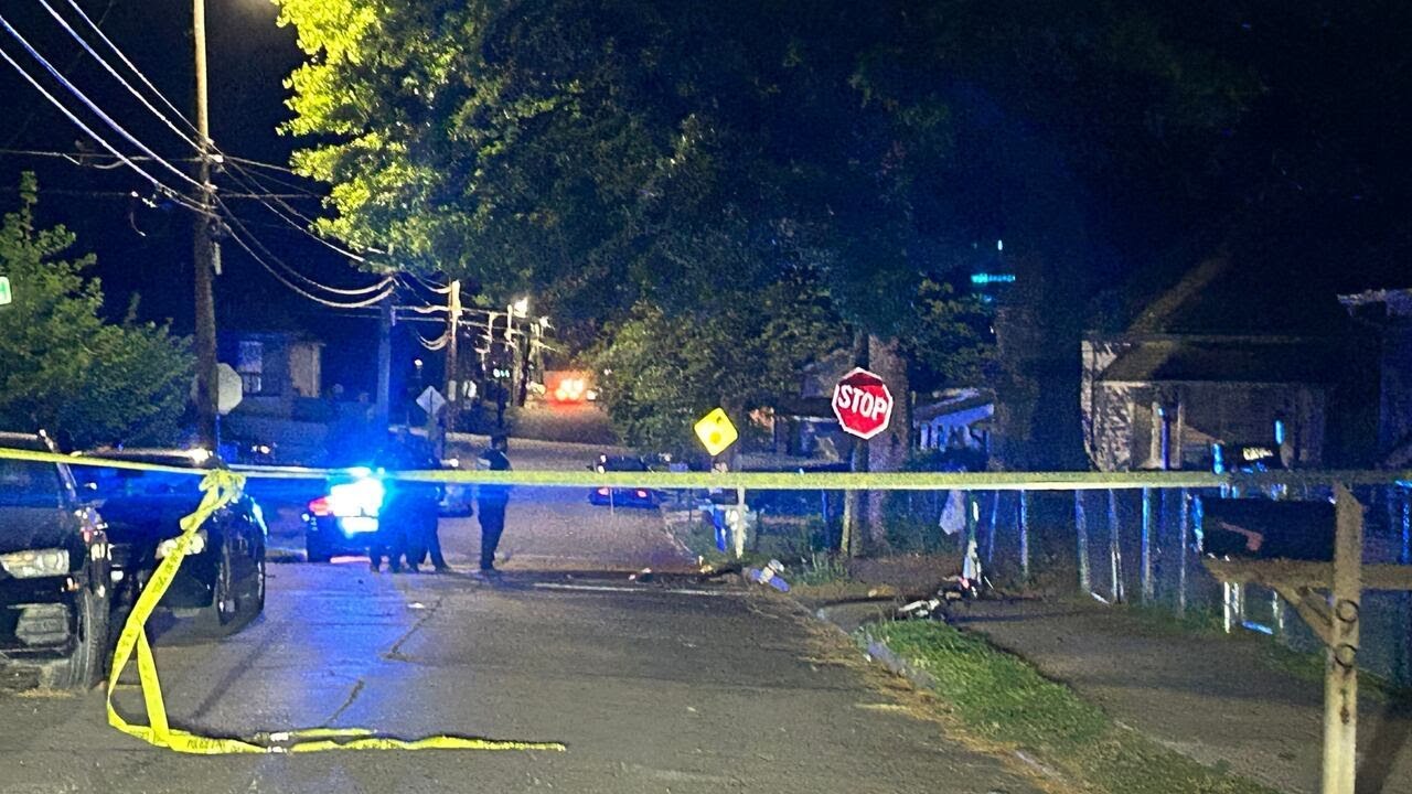Large police presence seen in Atlanta’s Oakland City neighborhood 2 large police presence seen in at