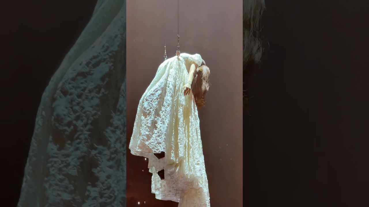 ariana grande levitates during s