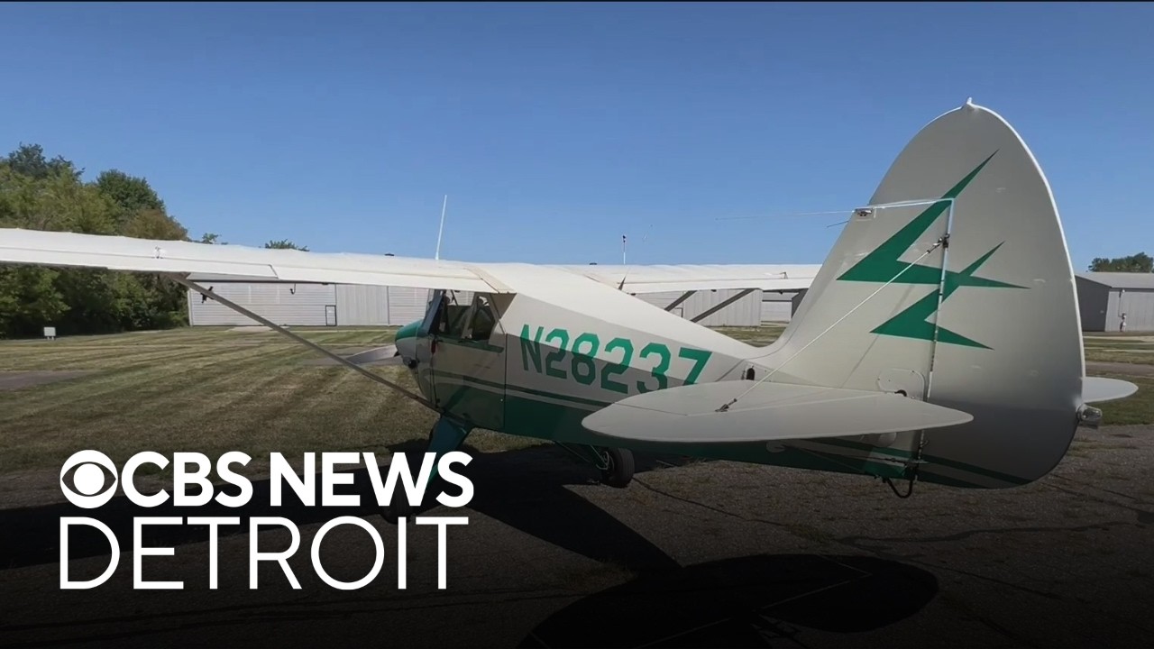 plane aborts landing after teens