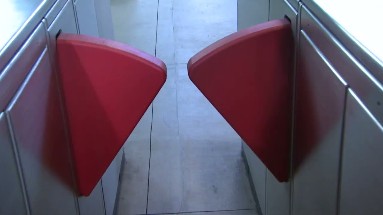 bart connector to oakland airport