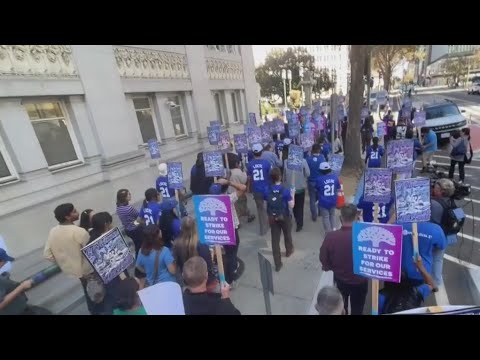 oakland city workers protest during mayors state of the city address