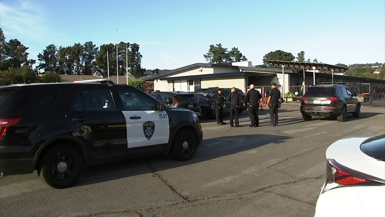 toddler dies in oakland after falling from moving car